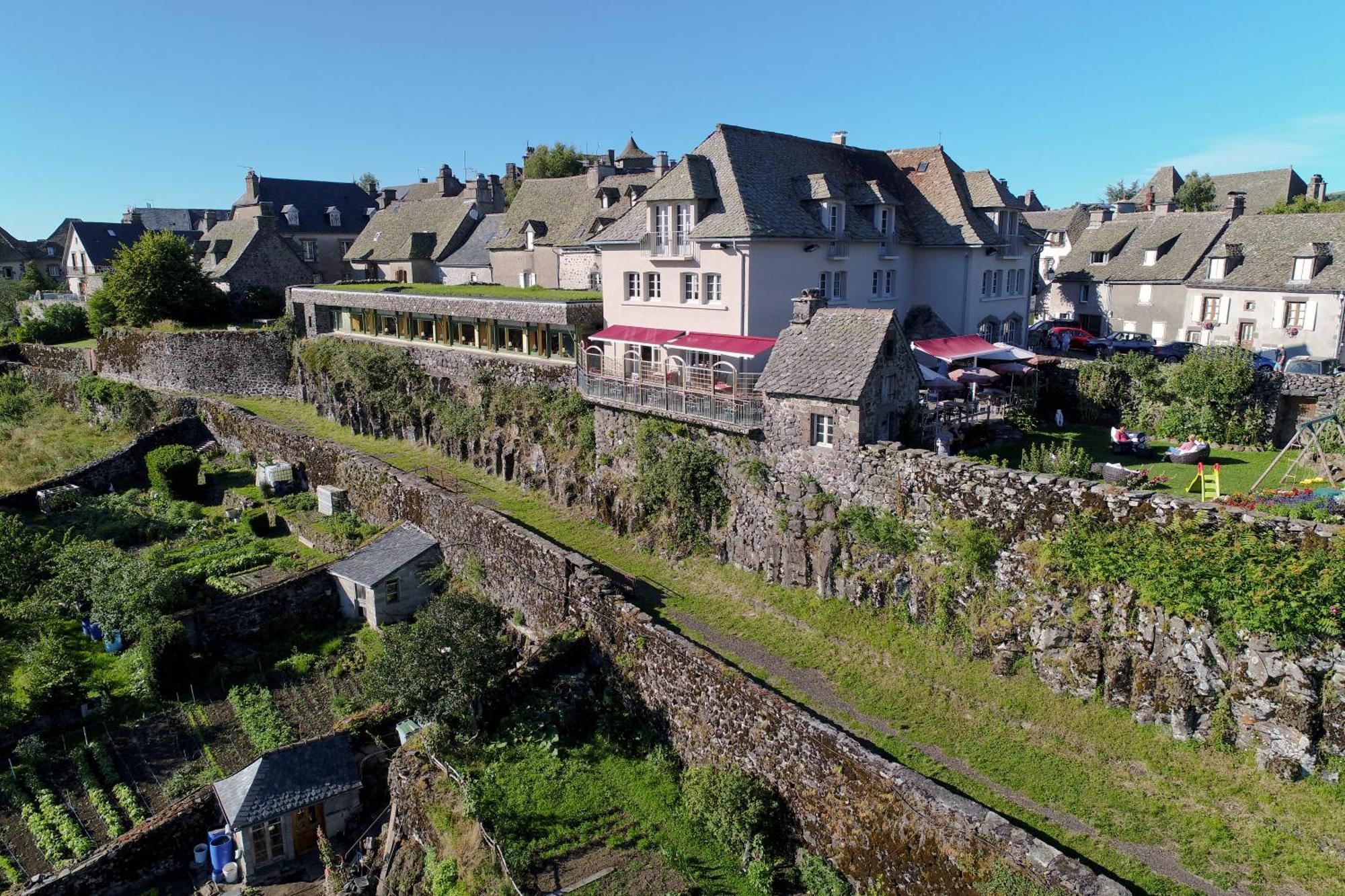 Logis Hotel Restaurant & Spa Les Remparts Salers Exteriér fotografie