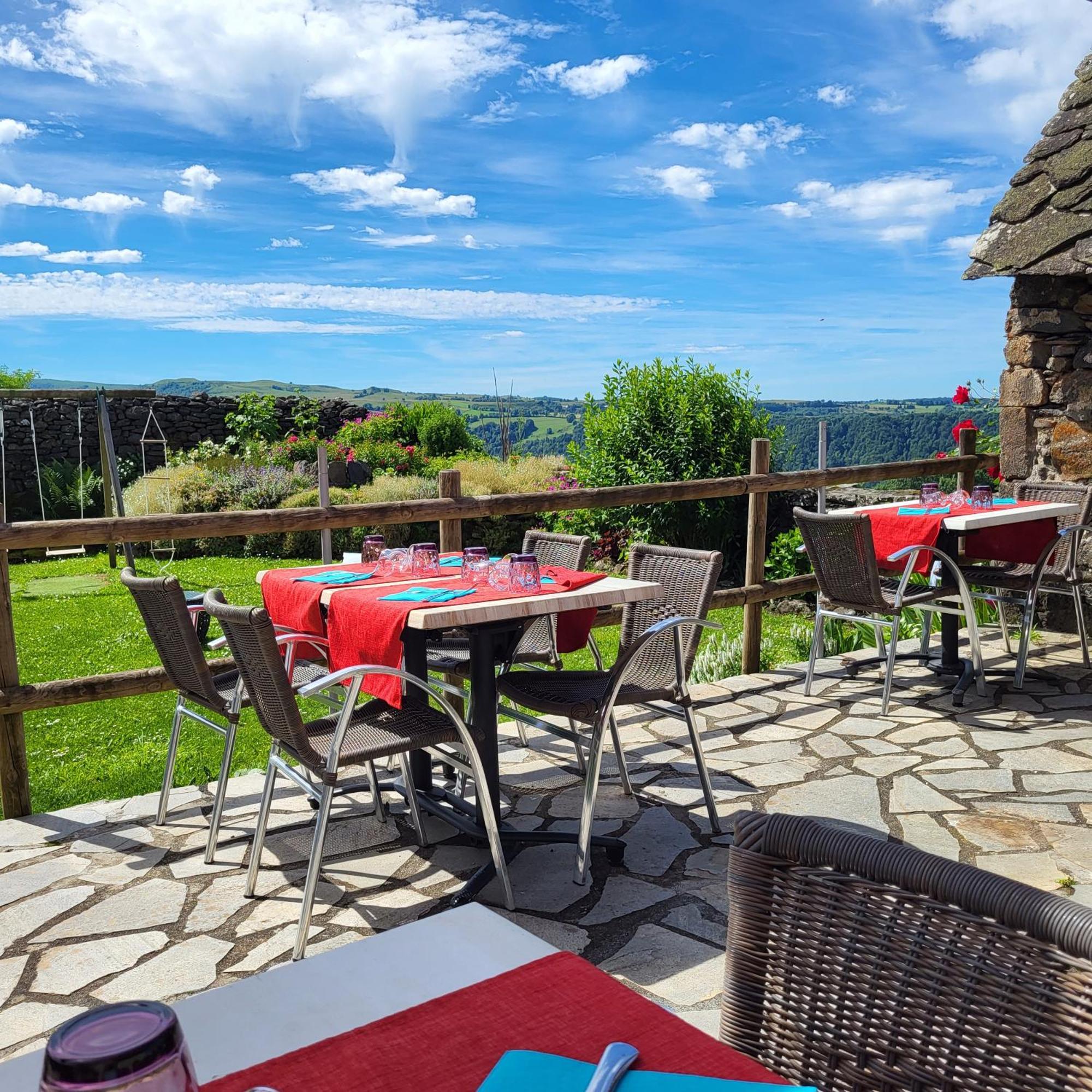 Logis Hotel Restaurant & Spa Les Remparts Salers Exteriér fotografie