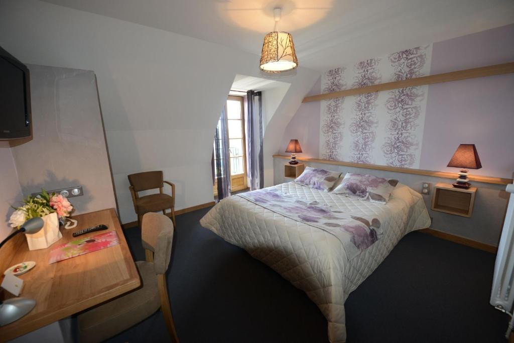 Logis Hotel Restaurant & Spa Les Remparts Salers Pokoj fotografie